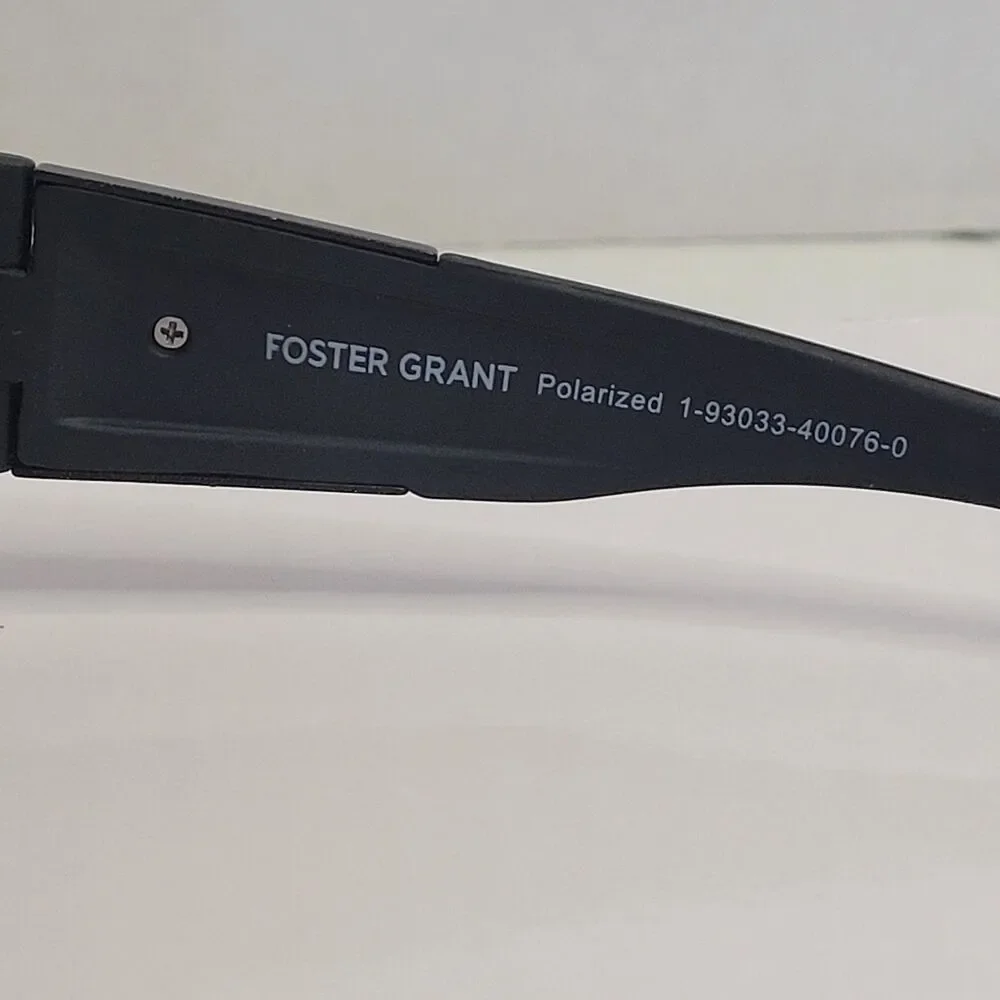 Foster Grant Men’s Polarized Sunglasses Blue Mirror Lens NWT